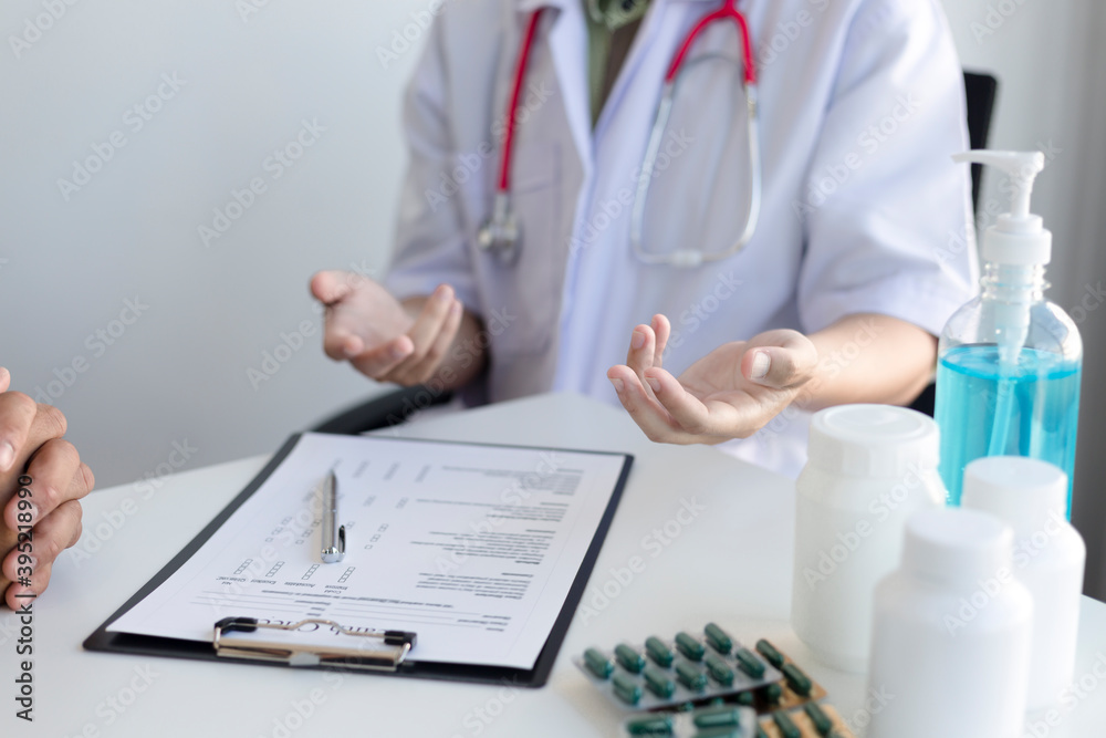 Specialists interviewed and counseled patients to find solutions to their illness The concept of healthcare professionalism within hospitals and clinics.