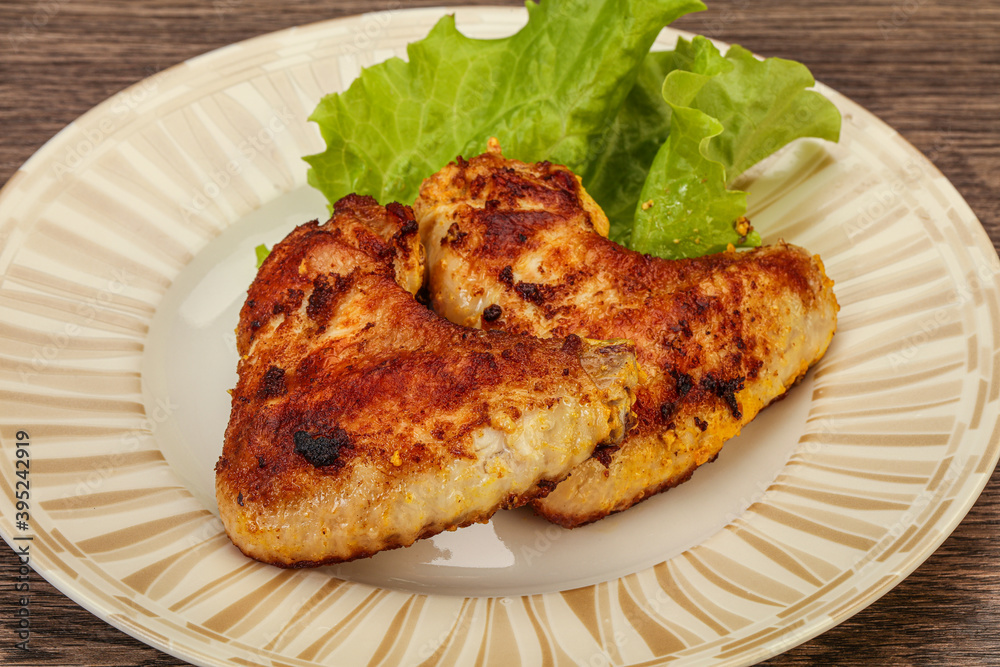 Roasted chicken wings with spices