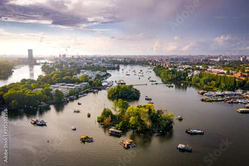Φωτογραφία aerial view on city of berlin and the river spree