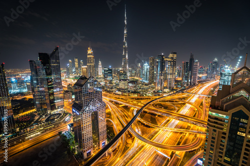 Ausblick Shangri-La Hotel Dubai, Burj Khalifa in der Nacht, Skyline von Dubai, Architektur von Dubai in der Nacht photo