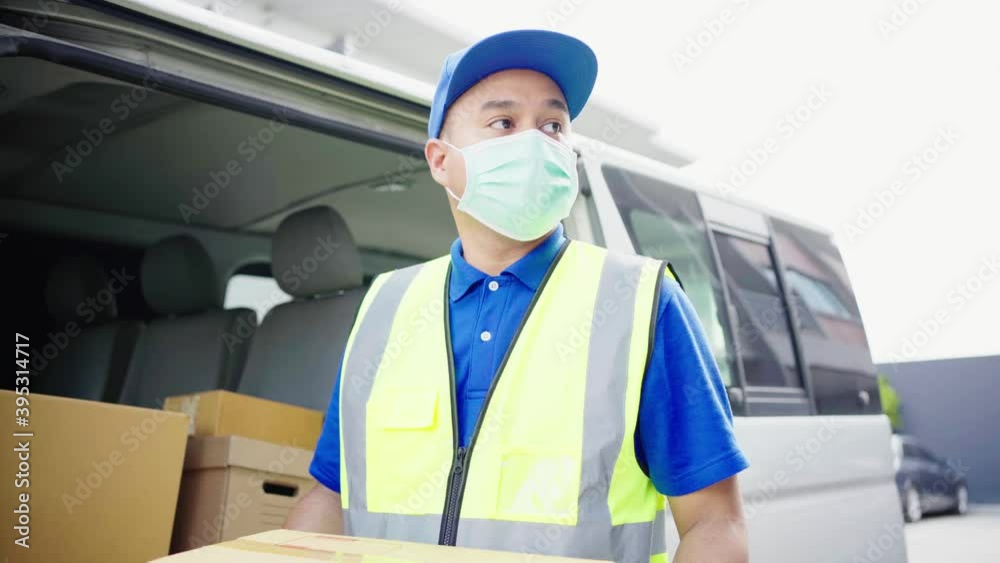 Parcel staff arranges parcels on the car and deliver them to the customer at the front of the house.4K Resolution.
Parcel staff arranges parcels on the car and deliver them to the customer at the front of the house.4K Resolution.