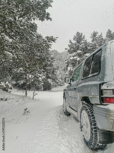 suv in snow