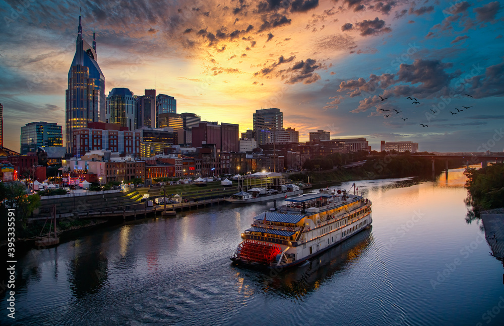 Naklejka premium Nashville river front with show boat and sunset