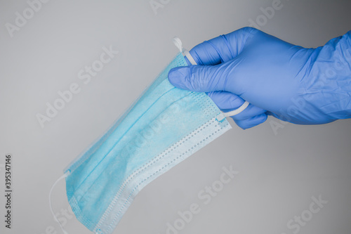 Blauer Handschuh mit Maske