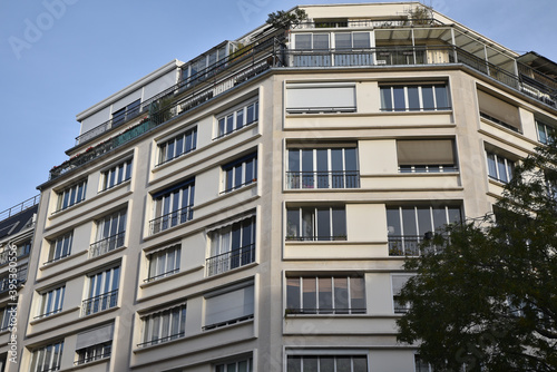 Immeuble moderne à Paris, France