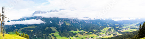 Die Steinbergbahn bei Leogang Saalfelden im Salzburger Land in Österreich, ein Panorama.