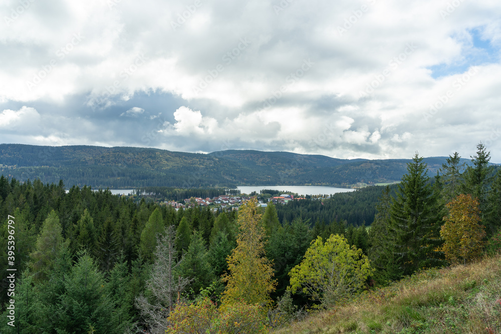 Obraz premium Herbstliche Landschaft im Schwarzwald