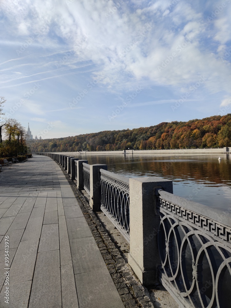 Naklejka premium Luzhnetskaya embankment in Moscow. View of autumn trees and Stalin's skyscraper
