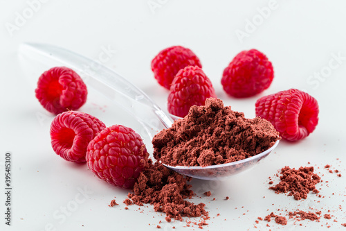 Fotografi A pile of instant raspberry juice powder concentrate on a white background