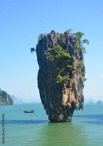 Fototapeta Naklejka Na Ścianę i Meble -  Baie de Phang Nga dans le sud de Thaïlande et l'île de James Bond (près de Phuket)