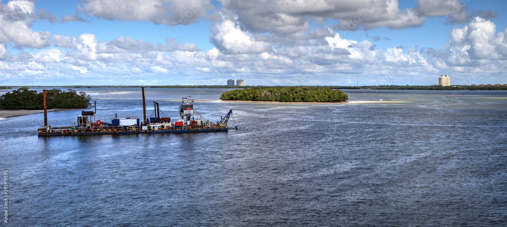 Φωτογραφία The dredging of New Pass under Big Hickory Bridge in Bonita Springs