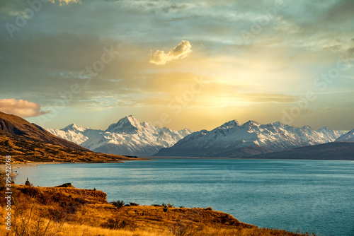 Φωτογραφία Lake Pukaki cloudscape with Aoraki Mount Cook and the Southern Alps at dusk