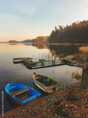 Fototapeta Naklejka Na Ścianę i Meble -  boat on the lake