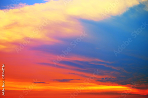 Fototapeta Naklejka Na Ścianę i Meble -  Beautiful clouds and sky during twilight hour