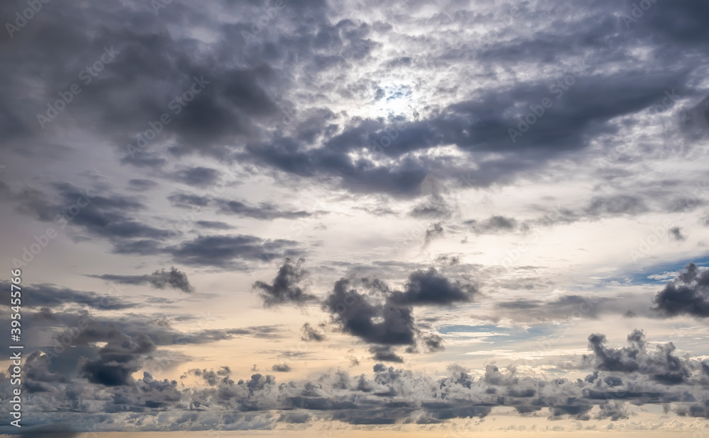 Obraz premium Dramatic sky, perfect for sky replacement, backgrounds, screen saver or any other application