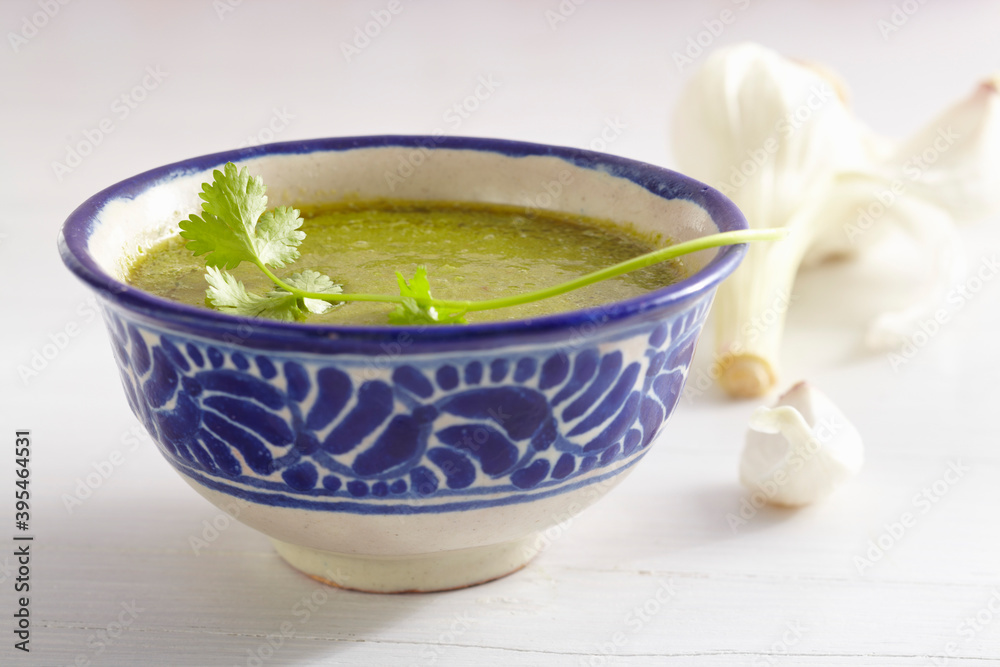 Mojo de cilantro (cold coriander sauce with garlic, Canary Islands) Mojo de cilantro (cold coriander sauce with garlic, Canary Islands)