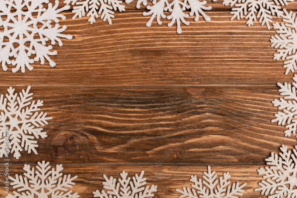 Obraz premium top view of winter snowflakes on wooden