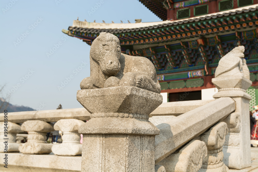 Obraz premium Stone horse statue in front of King's office inside of the Gyeongbokgung, also known as Gyeongbokgung Palace or Gyeongbok Palace, the main royal palace of Joseon dynasty.