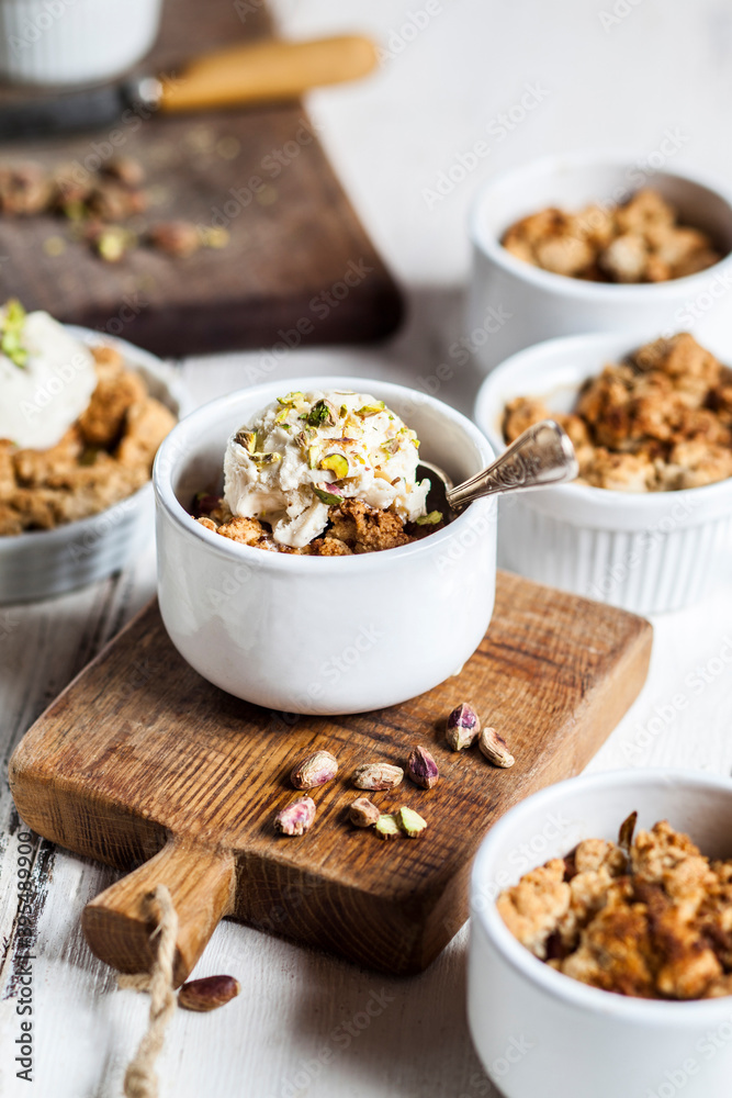 Crumble with pistachio ice cream Crumble with pistachio ice cream