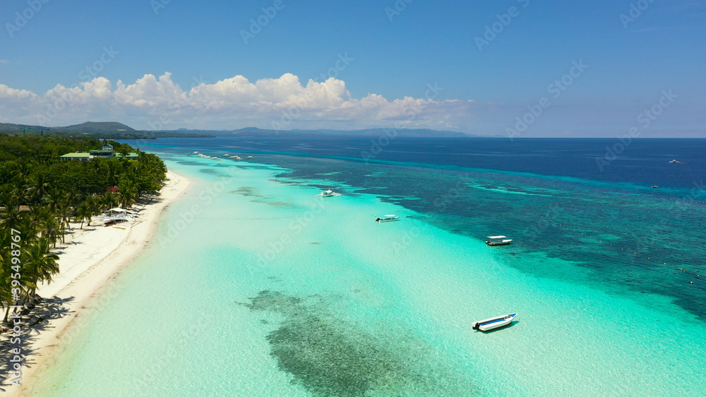 Obraz premium Sandy beach, beautiful panoramic sea view, with clean water. Panglao island, Bohol, Philippines. Summer and travel vacation concept.