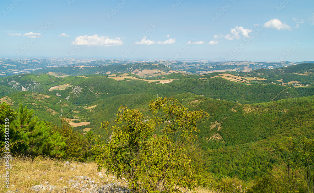 Vista dal sentiero 109AG da Poggio San Romualdo a Castelletta nelle Marche