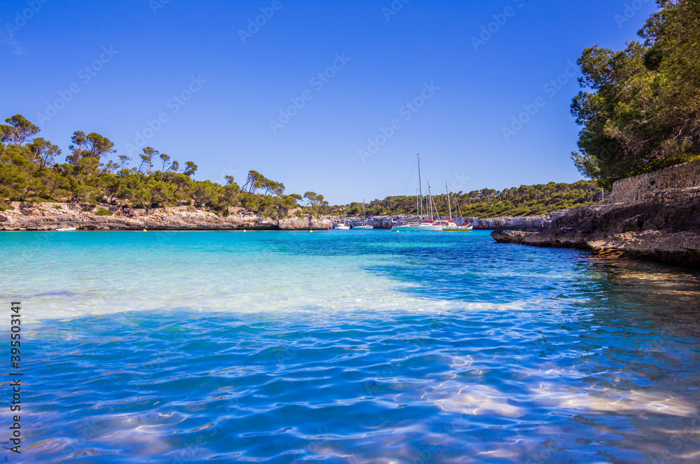 Obraz premium A sunny day in a bay on the Mediterranean Sea.