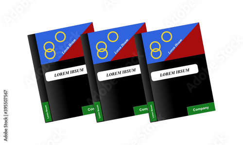Drei nach links geneigte und übereinander liegende Fachbücher vor weißem Hintergrund