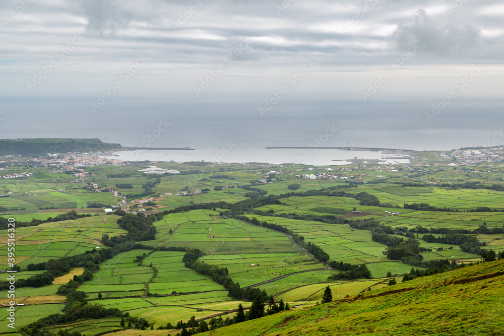 Fototapeta premium Panorama Ile Terceira aux Açores depuis point de vue Serra do Cume