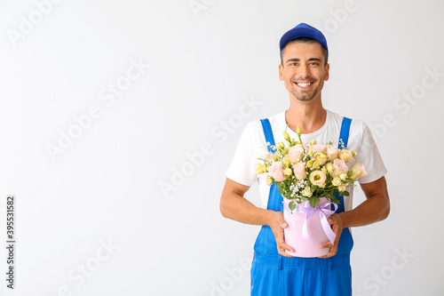 Delivery man with bouquet o...