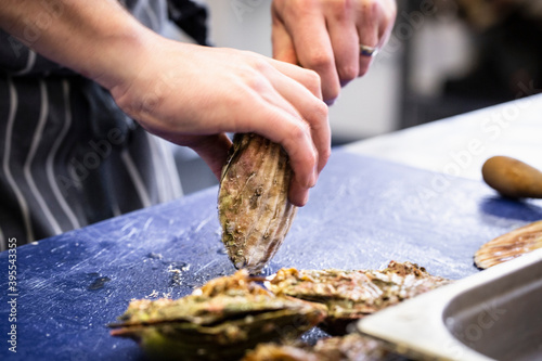 Preparing scallops