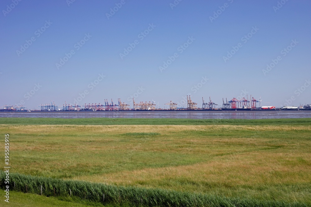 Containerterminal Bremerhaven leer Corona