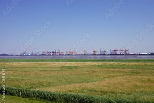 Containerterminal Bremerhaven leer Corona