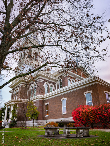 Canvas Print Lawn with stone table and benches in front of Jessamine County Courthouse in Dow