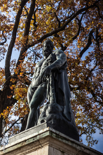 statue of hercules in park