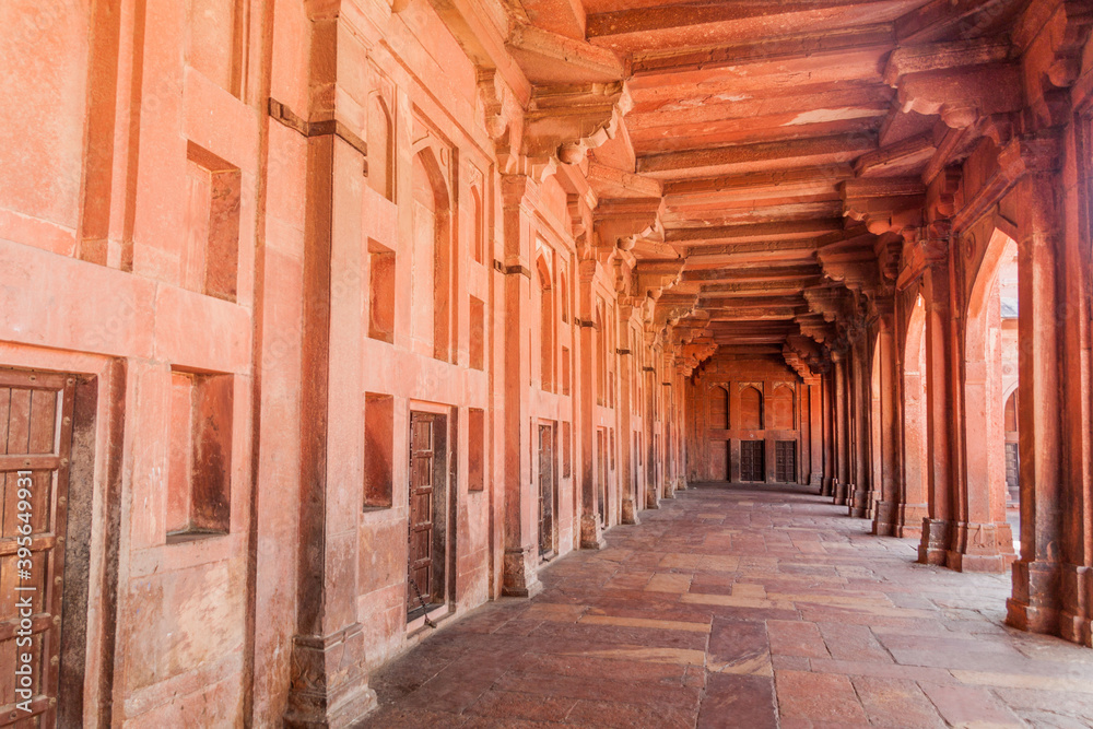 Jama Masjid mosque courtyard archway at the ancient city Fatehpur Sikri, Uttar Pradesh state, India