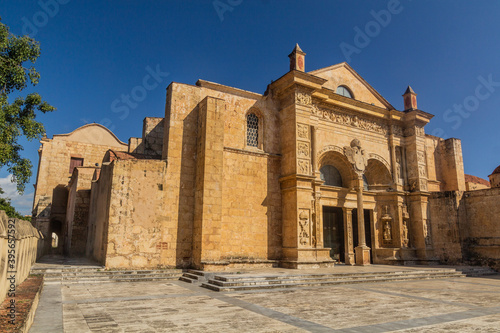 Quadro su tela Cathedral of Santa María la Menor in the Colonial City of Santo Domingo, capital of Dominican Republic