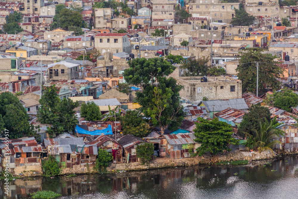 Φωτογραφία Impoverished areas along Ozama river in Santo Domingo, capital of Dominican Republic
