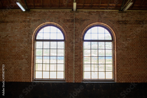 grandes janelas de estação ferroviaria