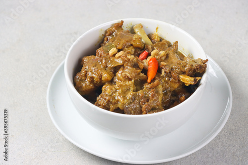 Tengkleng kambing or goat tengkleng is a kind of soup with the main ingredient of goat bones. Tengkleng like curry with goat bone material.