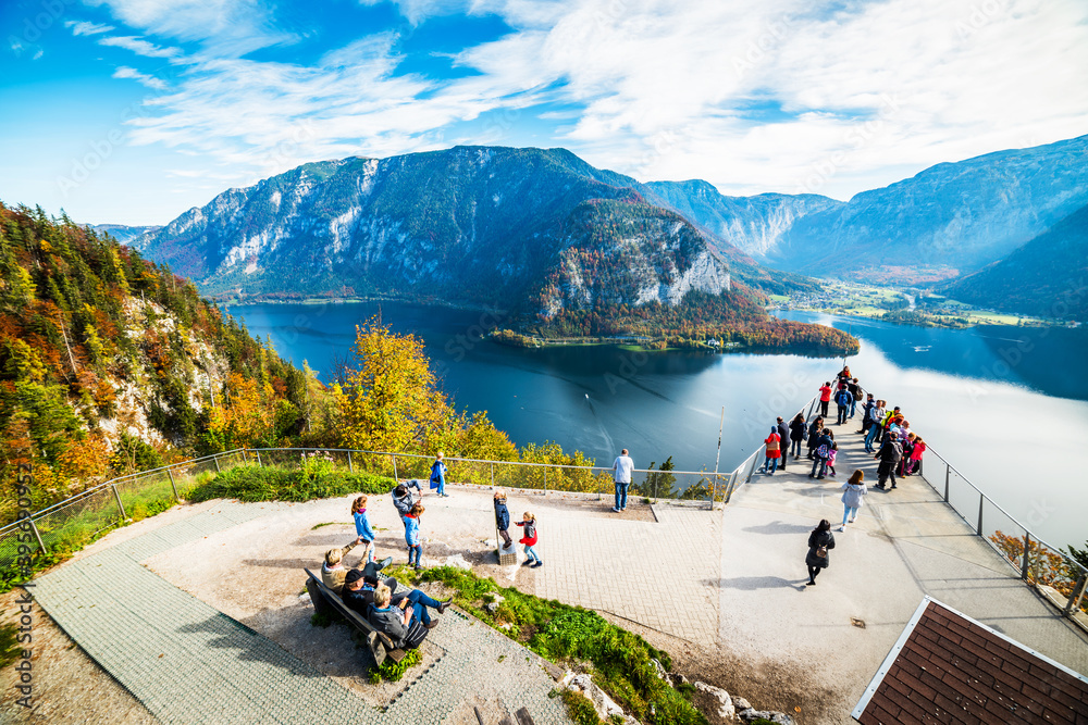 Hallstatt Skywalk World Heritage View Welterbeblick Tourists Hallstatt Skywalk World Heritage View Welterbeblick Tourists
