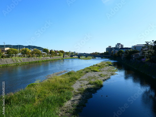 京都の鴨川と街の風景