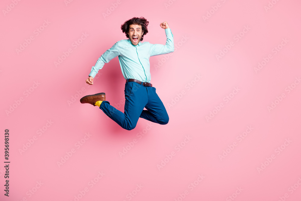 Photo portrait full body view of screaming man celebrating jumping up isolated on pastel pink colored background