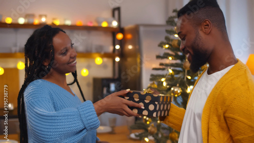 Fotografie Husband and wife affectionately exchanging christmas gifts