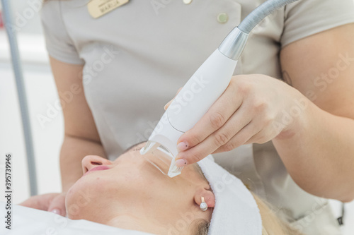 The face beauty technique of Endermology .Endermologie is the only FDA-approved and non-invasive method designed to reduce the appearance of cellulite.