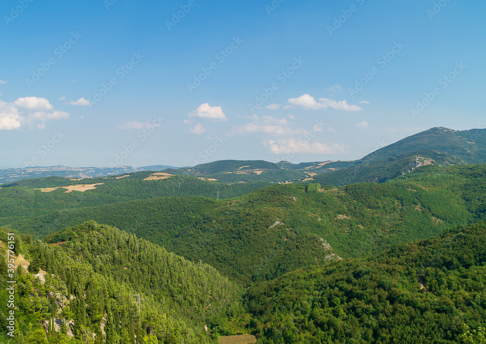 Vista lungo il sentiero 109AG da Poggio San Romualdo a Castelletta nelle Marche