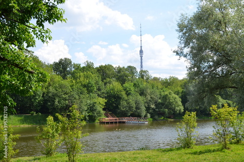 Fototapeta Naklejka Na Ścianę i Meble -  Moscow lake in the park