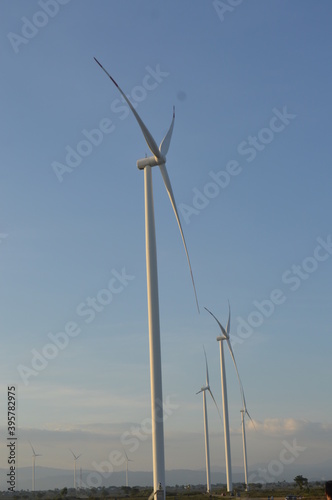 wind turbine of blue sky © Scorp