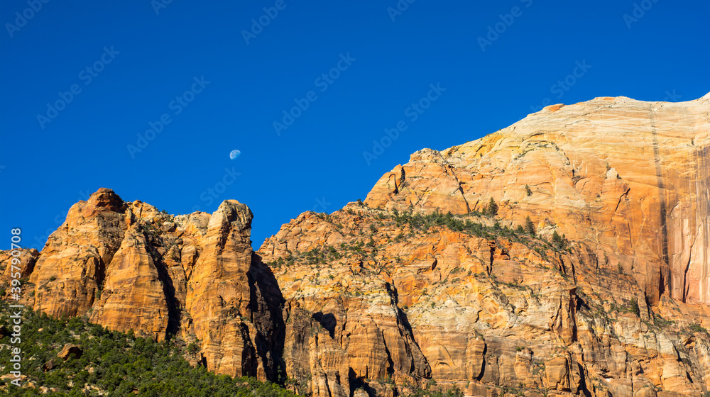 Fototapeta premium Moon under the mountain in the Zion