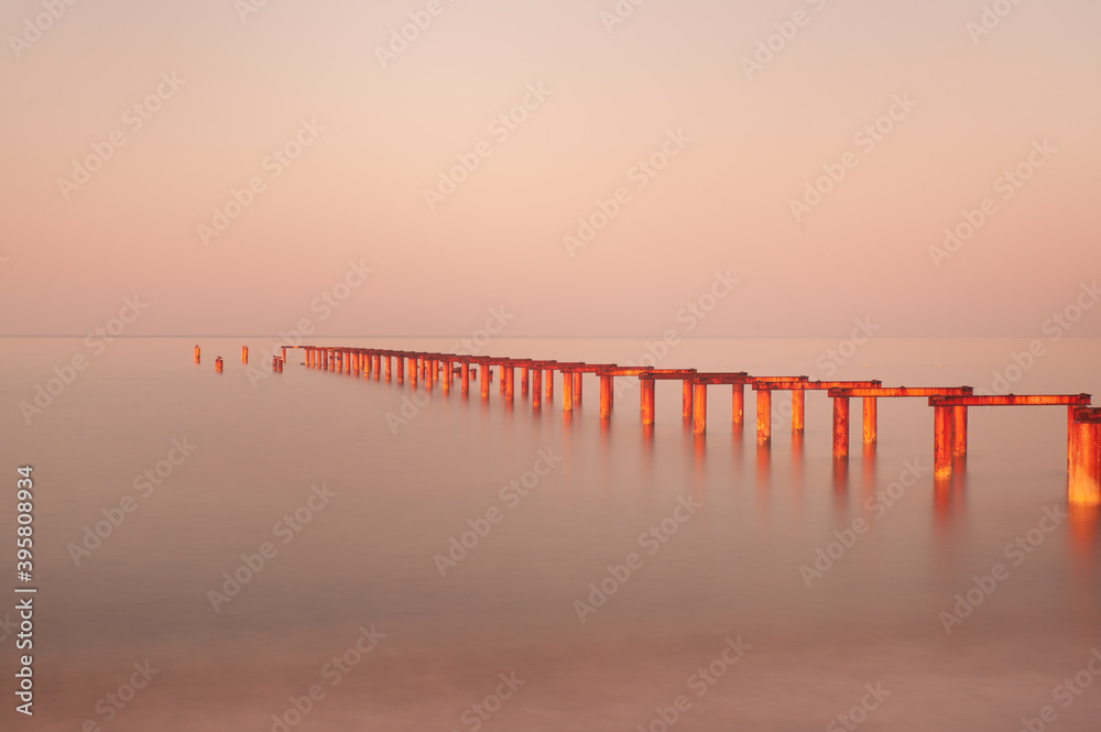 Obraz premium sunset on the pier