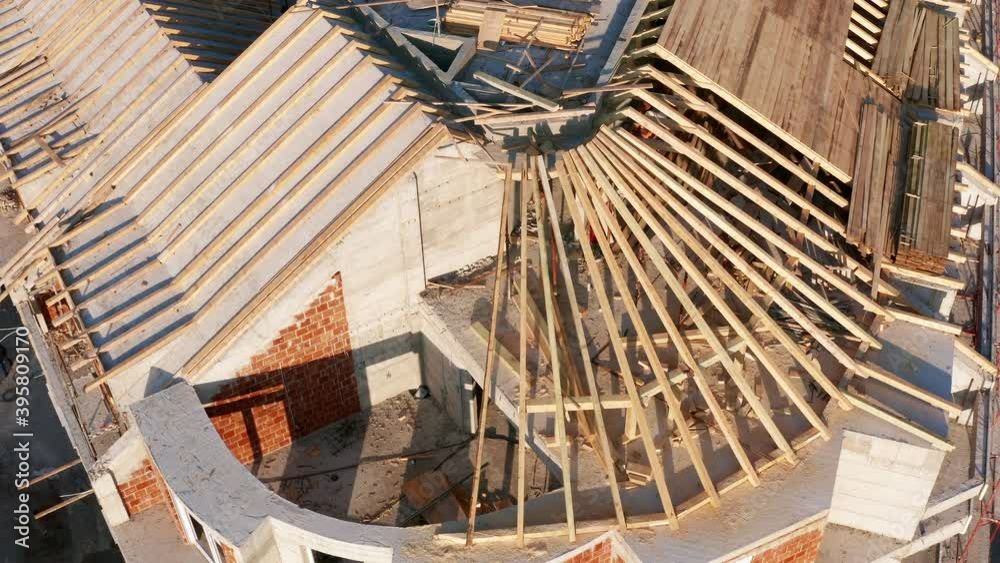 Vídeo do Stock Roof construction of an apartment building. Timber